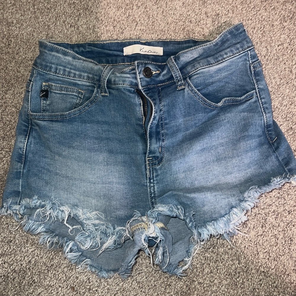 Stretchy denim shorts
